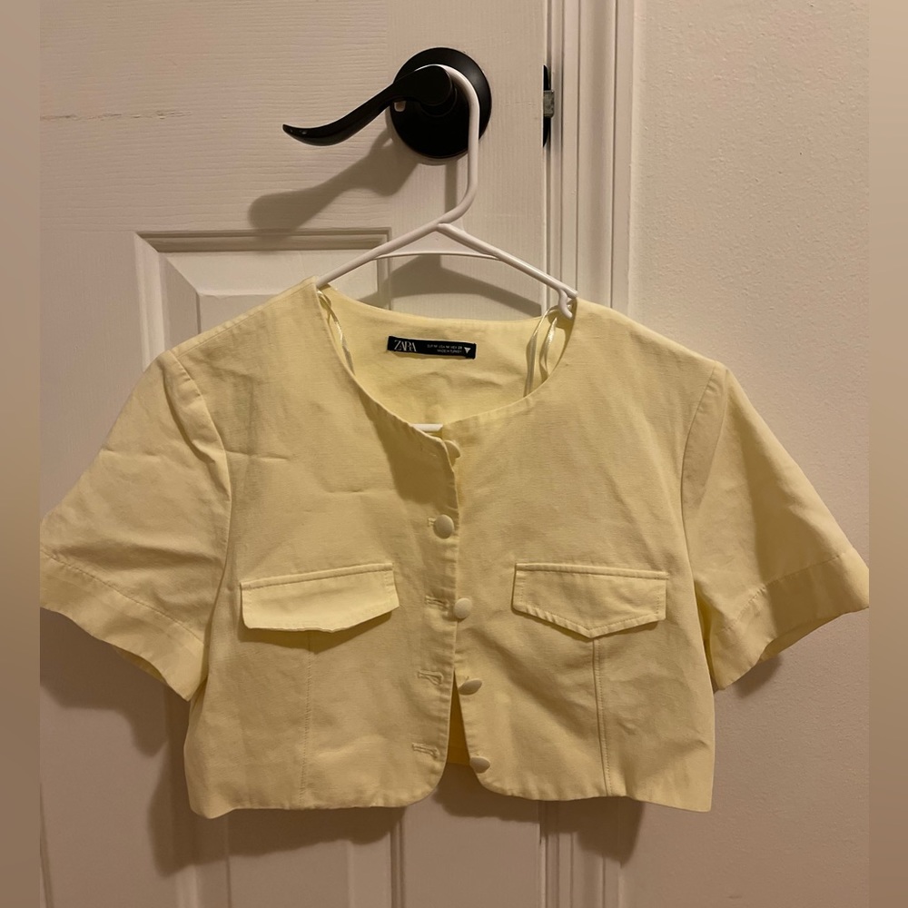 Medium Zara button crop top